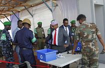 Somália: controlo de segurança junto das urnas de voto