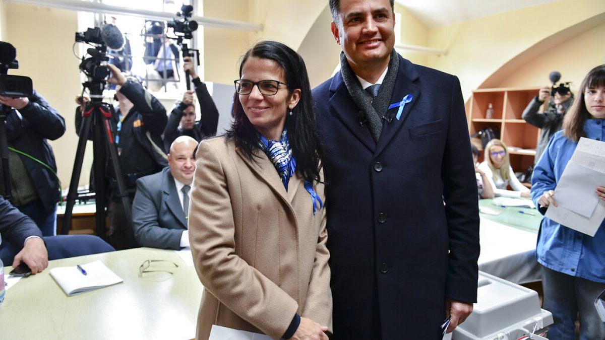 Márki-Zay Péter és felesége, Felícia szavazatuk leadása után az áprilisi országgyűlés választásokon