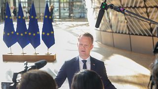 Le ministre danois des Affaires étrangères, Jeppe Kofod, s'adresse à la presse avant une réunion des ministres des Affaires étrangères de l'UE au Conseil européen de Bruxelles