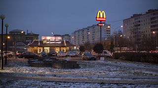 Mc Donald's nella neve di Dmitrov, a 70 km da Mosca.