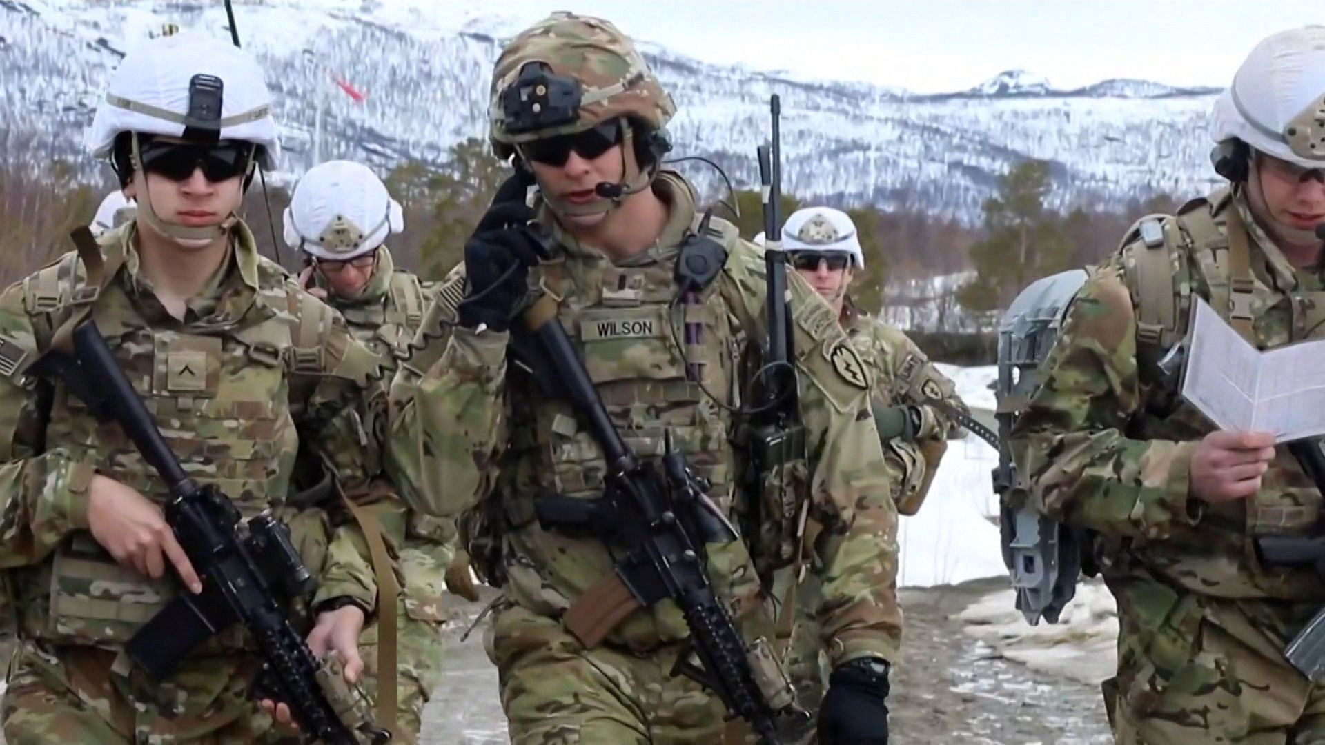 Video. American NATO paratroopers undergo live fire training in Norway ...