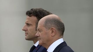 المستشار الألماني أولاف شولتس والرئيس الفرنسي إيمانويل ماكرون