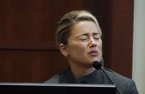 الممثلة أمبر هيرد تشهد أمام محكمة مقاطعة فيرفاكس في فيرفاكس