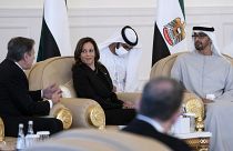 نائبة الرئيس الأميركي جو بايدن ووزير الخارجية أنتوني بلينكن يقدمان التعازي للشيخ محمد بن زايد 