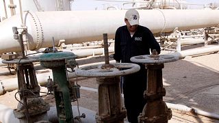 کارگر عراقی در یک پالایشگاه نفت