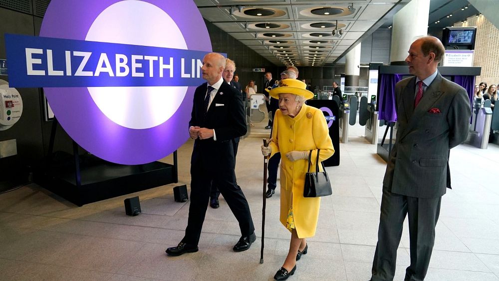 queen-elizabeth-ii-makes-surprise-visit-to-open-london-s-new-rail-line