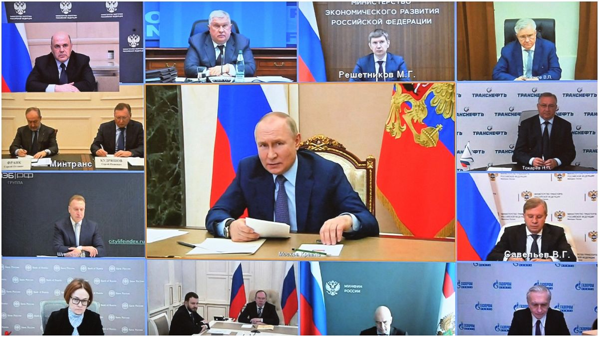 الرئيس الروسي فلاديمير بوتين خلال اجتماع حول تطوير صناعة النفط 17/05/2022