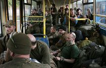 مقاتلون أوكرانيون تم إجلاؤهم من مصنع آزوفستال
