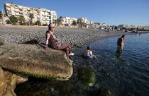 سيدة فرنسية ترتدي البوركيني على شاطئ كاراس في مدينة نيس جنوب فرنسا. 2016/08/26
