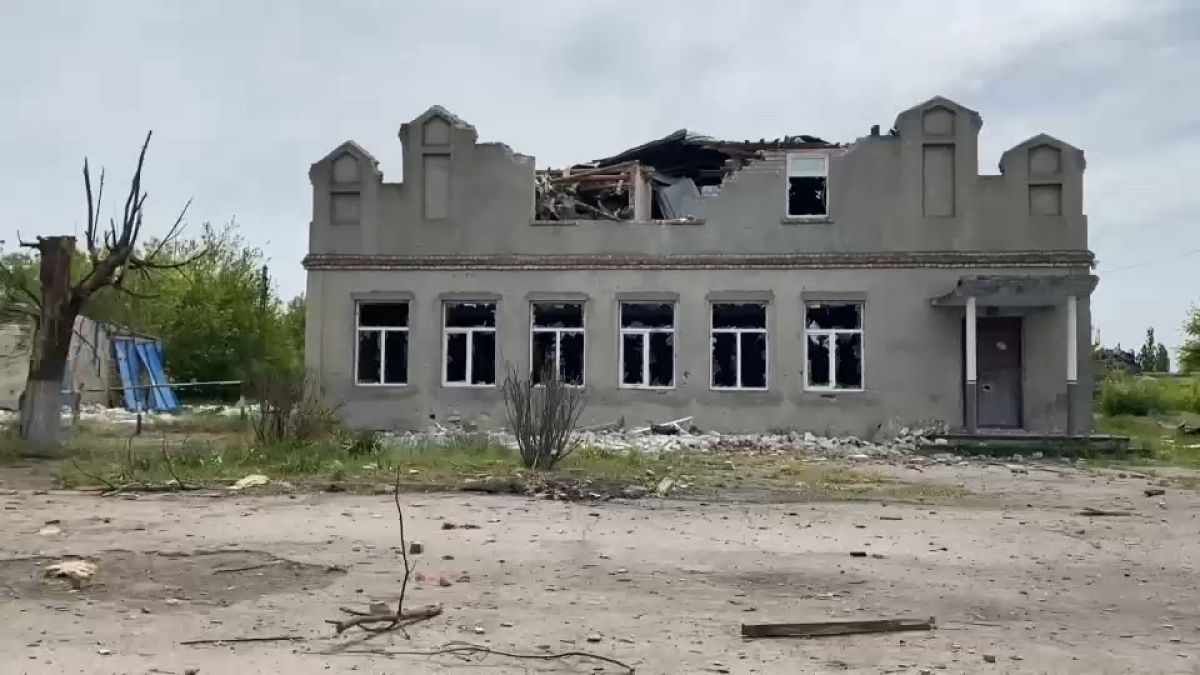 Разрушенное здание в селе Шевченковка, Херсонская область