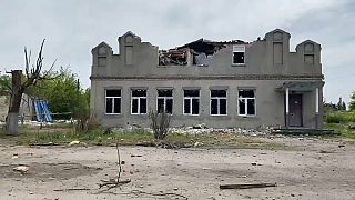 Edifício destruído na região da cidade de Kherson, Ucrânia. -