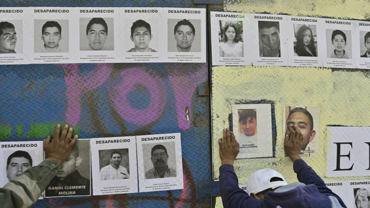 Fotos de desaparecidos na Glorieta de la Palma, Cidade do México