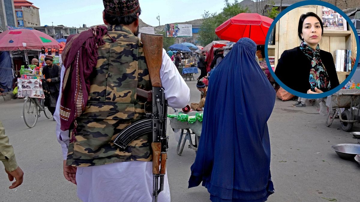 رهبر طالبان در روز ۷ مه دستور پوشیدن برقع را برای زنان صادر کرد