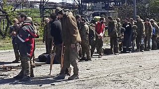Militares ucranianos de Azovstal tras entregarse a las fuerzas rusas (18/05/2022)