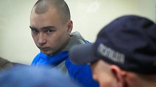 Обвиняемый Вадим Шишимарин на судебном заседании в Киеве 18 мая 2022