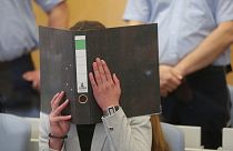 امرأة ألمانية متهمة بالانتماء إلى تنظيم الدولة في محكمة الدولة في دوسلدورف بألمانيا.