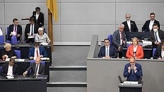 Bundestag: Merz greift an, Scholz zeigt die kalte Schulter