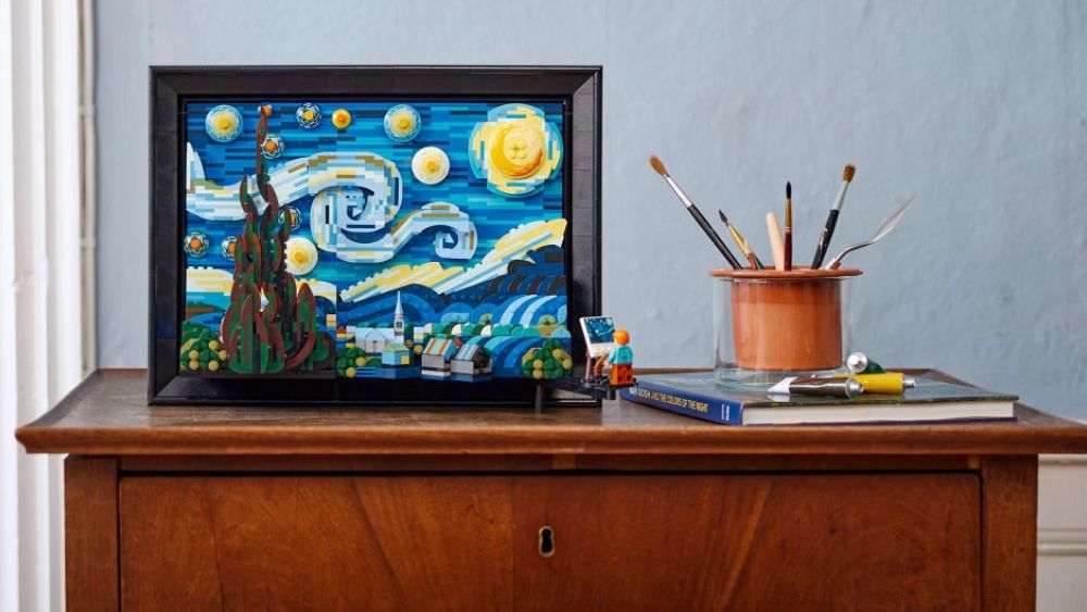 lego-unveils-a-mesmerising-tribute-to-van-gogh-s-starry-night