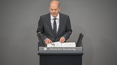 يلقي المستشار الألماني أولاف شولتز خطابًا قبل قمة الاتحاد الأوروبي المقبلة خلال جلسة في البوندستاغ (مجلس النواب بالبرلمان)، برلين، ألمانيا، 19 مايو 2022