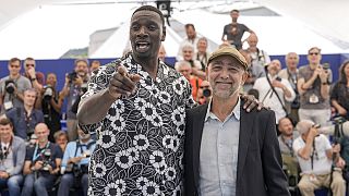 L'acteur Omar Sy lors de la montée des marches du festival de Cannes, le 18 mai 2022, France