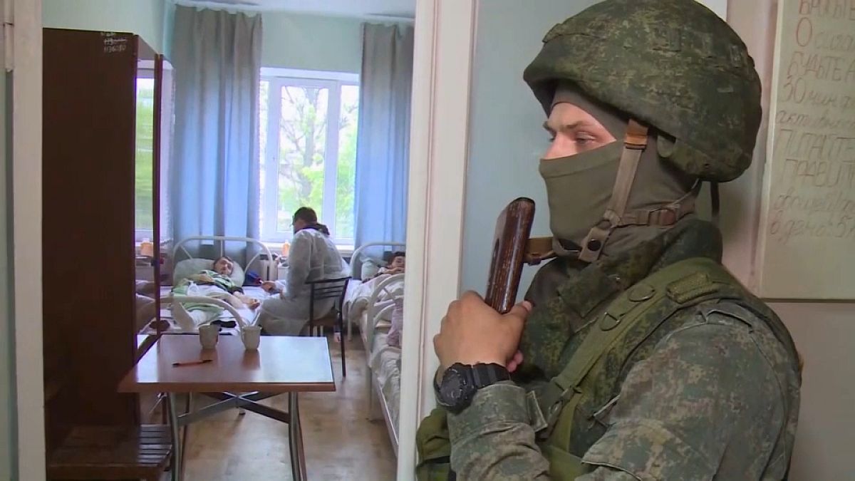 Бойцы "Азова" в больнице ДНР под охраной