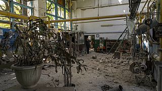 Daños por un bombardeo en una planta de suministro de agua caliente en Járkov.