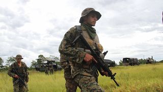 Soldados del ejército paraguayo patrullan la zona donde los ciudadanos alemanes Robert Natto y Érika Reiser fueron asesinados por el Ejército del Pueblo Paraguayo en 2015.