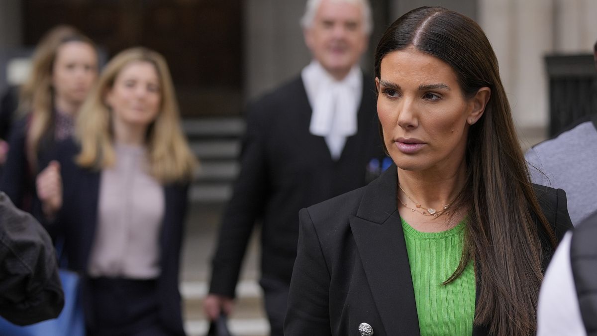 ربيكا فاردي تغادر المحكمة العليا في لندن، برطانيا.