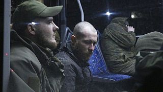 Ukrainische Soldaten nach verlassen des belagerten Stahlwerkes Azovstal in Mariupol