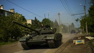دبابات أوكرانية متوجهة نحو منطقة دونباس