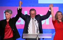 Anthony Albanese, líder del Partido Laborista, celebra su triunfo en las elecciones legislativas en Australia