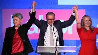 Anthony Albanese, líder del Partido Laborista, celebra su triunfo en las elecciones legislativas en Australia