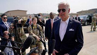 Joe Biden a punto de subirse al Air Force One para viajar a Japón, Pyeongtaek, Corea del Sur