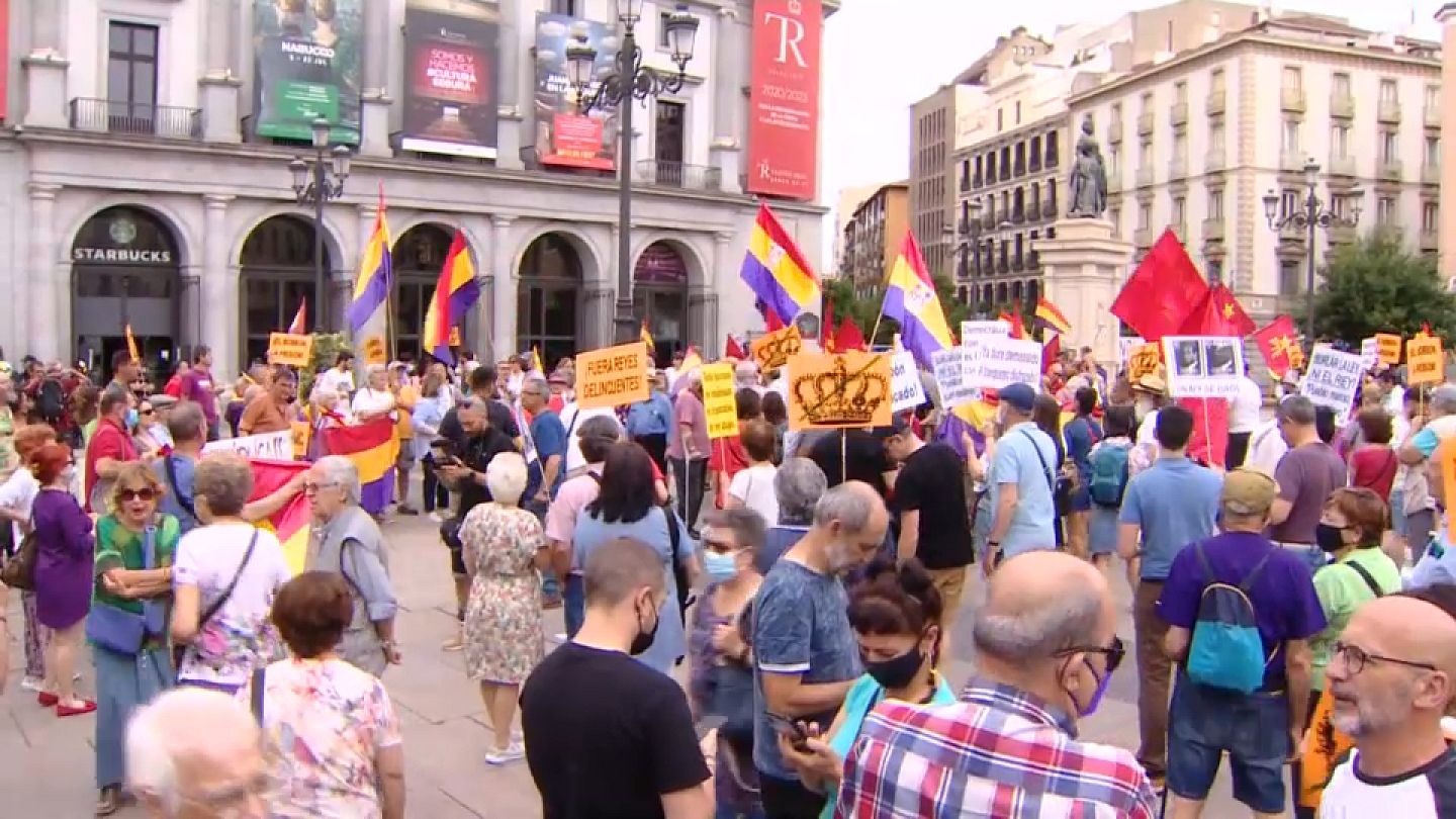 Unas 300 personas protestan en Madrid contra la impunidad del rey emérito |  Euronews