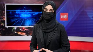 مذيعة أفغانية ترتدي النقاب