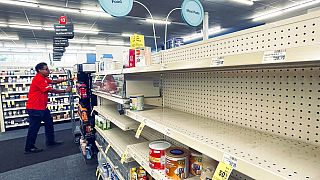 Des étagères vides où se trouverait normalement du lait maternisé dans un magasin de la Nouvelle-Orléans, le lundi 16 mai 2022.
