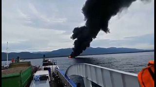 صورة من فيديو للعبارة المحترقة نشره خفر السواحل