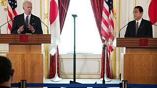 Ο πρόεδρος των ΗΠΑ Τζό Μπάιντεν παραχωρεί κοινή συνέντευξη τύπου με τον Ιάπωνα πρωθυπουργό στο Τόκιο