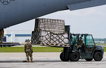 محموله شیر خشک از طریق هواپیمای نظامی پنتاگون وارد آمریکا شد