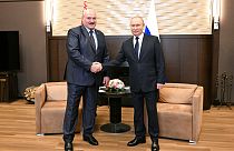 Schulterschluss in Sotschi: Putin empfängt Lukaschenko