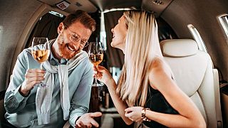 آیا باید نوشیدن الکل در پروازها ممنوع شود؟