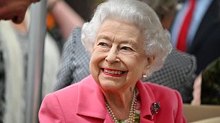 الملكة إليزابيث ملكة بريطانيا في معرض تشيلسي للزهور.