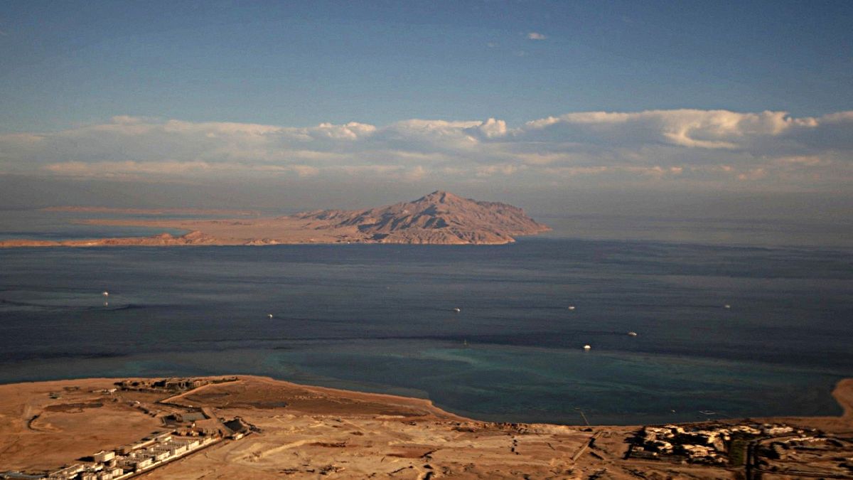 جزيرتي تيران وصنافير في البحر الأحمر في مضيق تيران بين شبه جزيرة سيناء المصرية والمملكة العربية السعودية، في 14 يناير 2014. 
