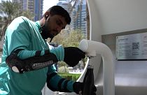 Dubai plastik pet şişe kullanımını azaltmak için su çeşmeleriyle donatıldı