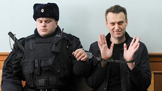 L'opposant russe Alexeï Navalny (à dr.) lors d'un de ses procès - Moscou, le 30/03/2017