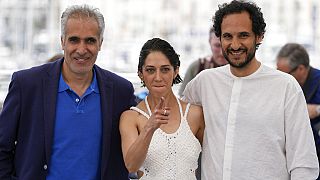Mehdi Bajestani, Zar Amir-Ebrahimi et le réalisateur Ali Abbasi lors du 75e festival international du film de Cannes, lundi 23 mai 2022.