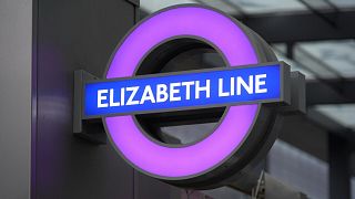 خط السكك الحديد "إليزابيث لاين" في لندن.