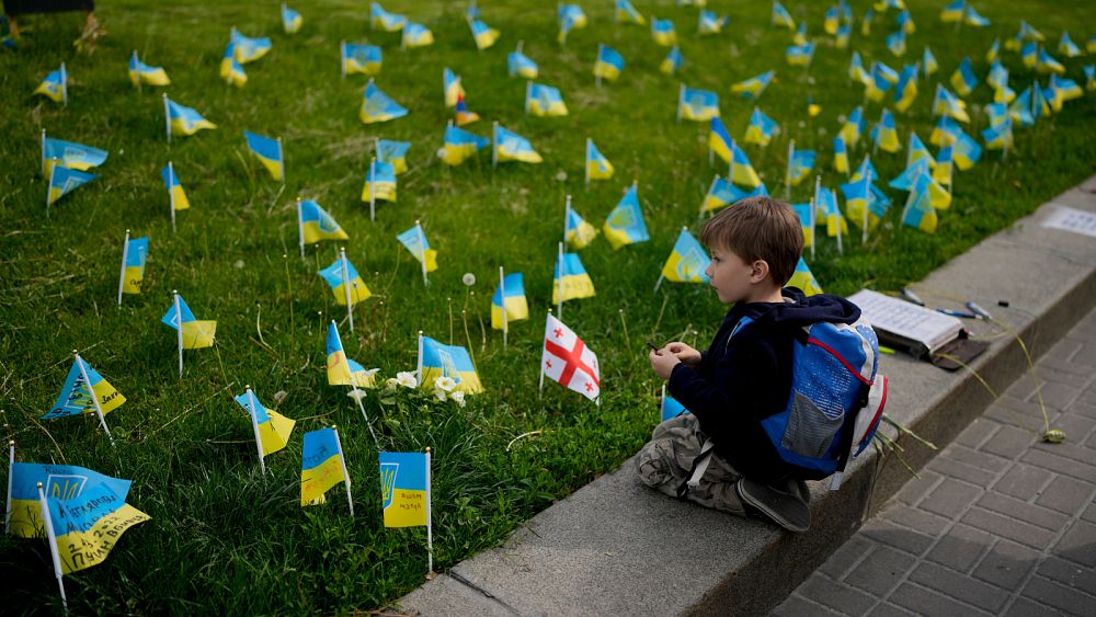 three-months-of-war-kyiv-residents-commemorate-victims