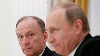نیکلای پاتروشف، دبیر شورای امنیت ملی روسیه (سمت راست) یکی از قابل اعتمادترین مشاوران ولادیمیر پوتین است