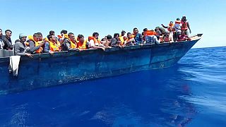 Лодка с мигрантами, обнаруженная в центральном Средиземноморье спасателями Open arms